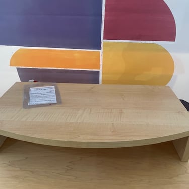Table Top Shelf<br />L 22.5 x W 13 x H 5<br />Maple