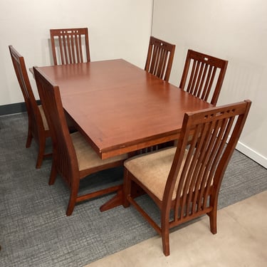 Broyhill Dining Set