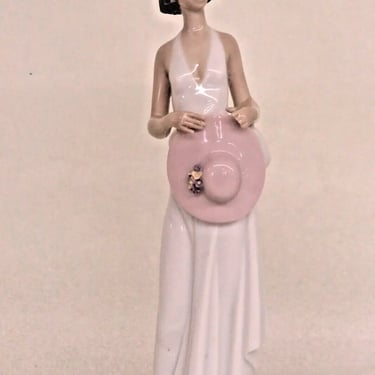 Lladro Spain 5597 Porcelain Figurine Summer Soiree Woman in White Dress 3194B