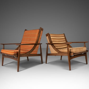 Set of Two ( 2 ) His and Hers Mid Century Modern Lounge Chairs in Original Fabric, USA, c. 1950s 