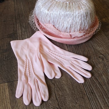 Vintage 50s 60s Pink Nylon Short Wrist Gloves Easter Picnic Spring Summer  // Size 7 