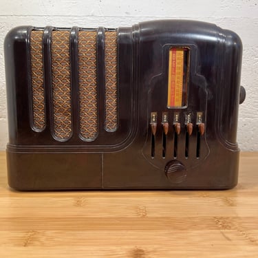 1938 Belmont Scotty Radio, Electronically Restored, Model 526 Bakelite 