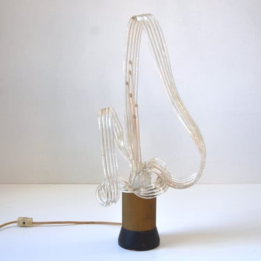 Vintage Abstract Lucite Ribbon Lighted Sculpture Lamp, circa 1950s 