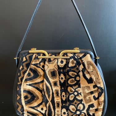 1960s chenille handbag, vintage 60s purse, carpet bag, vegan, top handle, mod purse, daisy print, Cara usa, floral velvet tapestry, retro 