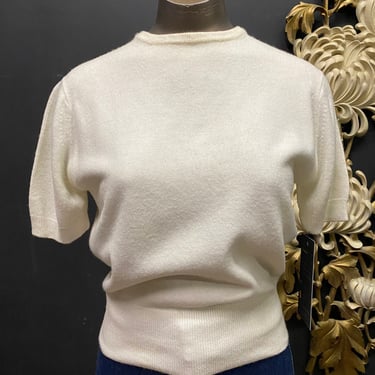 1950s cream sweater, acrylic, vintage jumper, short sleeve, crew neck, ivory sweater, cropped, mrs maisel style, classic, medium, talbotts 