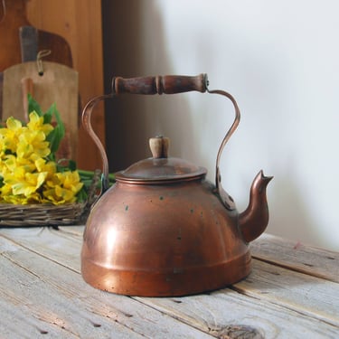 Vintage copper kettle / copper tea kettle / copper decor / rustic farmhouse kitchen decor / Made in Portugal / copper kitchen 