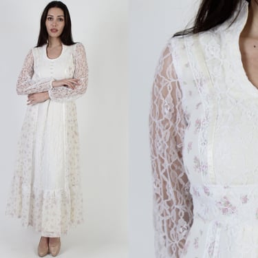 70s White Calico Bouquet Floral Dress / Renaissance Festival Outfit / 1970s Colonial Prairie Lace Sleeve Maxi Dress 