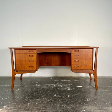 Svend Aage Madsen Bow Front Desk in Teak for HP Hansen, Denmark Circa 1960's