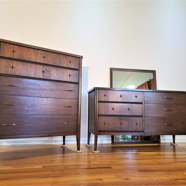 Mid Century Broyhill Saga Three Piece Bedroom Set 