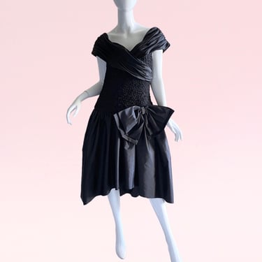 Elegant 1980s Vintage Lillie Rubin Rhinestone Taffeta Black Bow Party Dress: Timeless Glamour 
