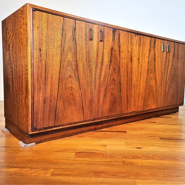 Mid Century Founders Furniture Rosewood Credenza/ Buffet / Sideboard 