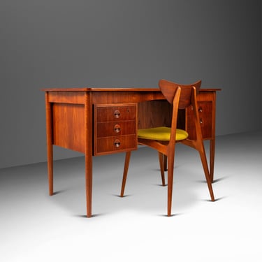 Petite Danish Mid-Century Modern Six-Drawer Writers Desk in Teak with Built-In Storage Shelves, Denmark, c. 1960s 