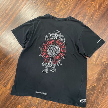 Chrome hearts Red Horseshoe Cemetery Cross tee size | Delorean 88