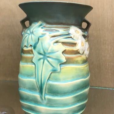 Roseville Luffa Vase 