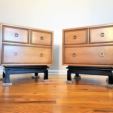 Mid Century American of Martinsville Pair of Nighstands 