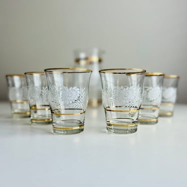Vintage Dominion Glass Decanter Set, 40 oz. Pitcher with six Glasses, White Frosted Cornflower or daisy pattern, mcm retro glassware, boho 