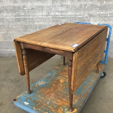 Farmhouse Chic Solid Oak Dining Table (Seattle)
