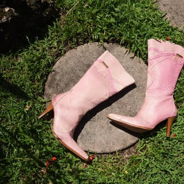 Size 5 US / y2k Pink Leather Pointed Toe Boots / Mid Calf Booties / On Trend Boots 