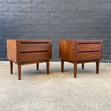 Pair of Mid-Century Modern Walnut Night Stands by American of Martinsville, c.1950’s 