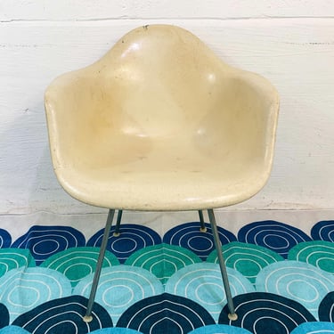 Vintage Cream Fiberglass Chair Herman Miller MCM Armchair Side Accent Uesco Mid Century Institution 1970s - DMV Local or uShip Delivery 