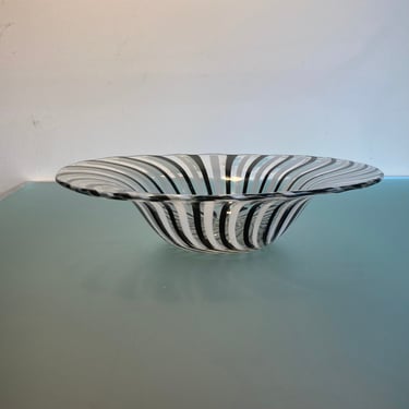 Handblown Murano bowl in reticello black and white design 