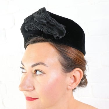 1940s Black Peaked Wool Velour Hat | 40 Black Persian Lamb & Wool Hat | HERBERT IHRIG 