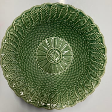 Bordallo Pinheiro basket weave Serving Bowl ~Green Embossed Fern leaf and woven basket Majolica look ~ 10” Round large bowls 