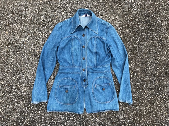 Vintage 1970s fitted denim jacket with dagger collar &amp; peplum | iconic ‘70s ladies jean jacket, M 