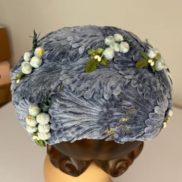 Pretty Periwinkles - Vintage 1950s Periwinkle/Slate Blue Berry Velvet Caplet Hat 