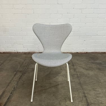 Arne Jacobsen Series 7 Chair Upholstered 