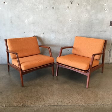 Pair of Mid Century Lounge Chairs by Lawrence Peaboady Model 596