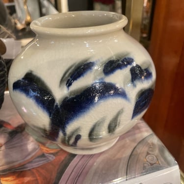 White and Blie Atudip Pottery Vase