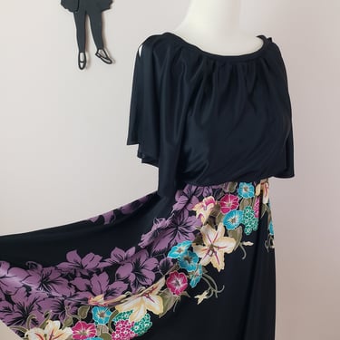 Vintage 1970's Black Floral Dress / 70s Poly Day Dress S/M 