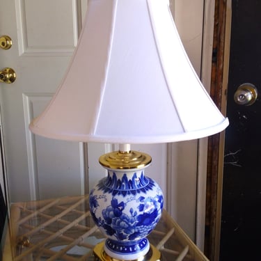 VINTAGE Ginger Jar Blue and White Lamp, French Country, Living Room Decor 