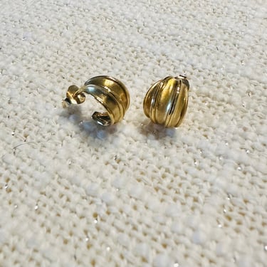 Mia Curved Stud Earrings