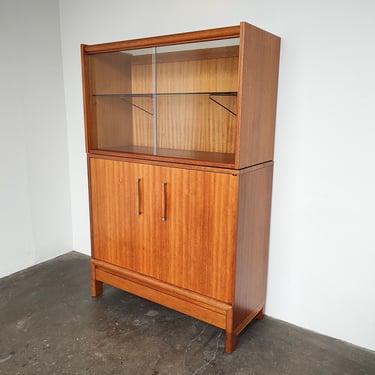 1960s John Keal for Brown Saltman Mahogany Wood and Glass Buffet Cabinet Display Hutch 