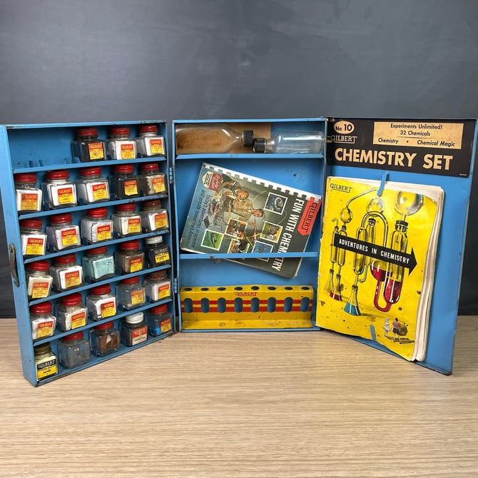 No. 10 Gilbert Chemistry Outfit - 1956 kit in metal box 