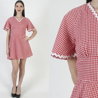 Red White Gingham Dress, Checkered Picnic Sundress, Vintage White Ric Rac Trim, Old Fashion Mini 