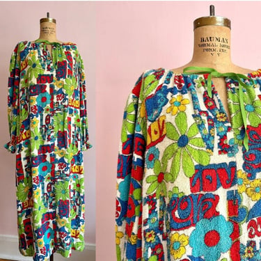 1960's Plus Size Psychedelic Terrycloth Robe Dress 