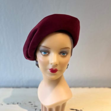 The New Majority - Vintage 1940s 1950s Burgundy Red Wool Felt Sculpted Caplet Hat 