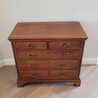 19th Century American Federal Bachelor's Chest Of Drawers 