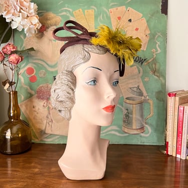 Vintage 1940s brown felt feather topper hat 