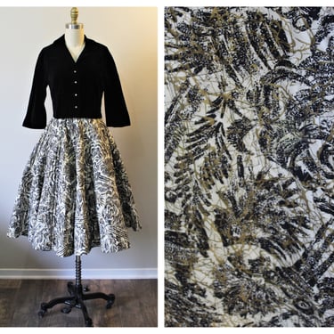 Vintage 1950s atomic Pinup Girl Quilted padded Gold metallic Black Patterned FULL Circle Skirt // xs US 0 2 