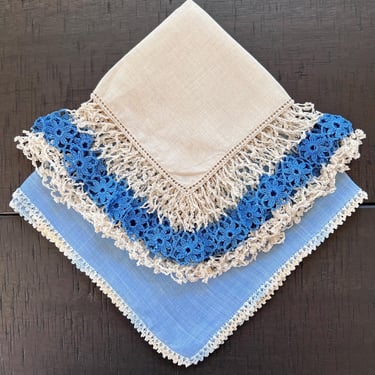 Hankies 2L cream w blue crocheted 