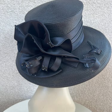 Vintage glam black brim straw hat with satin ribbon bow Sz 22” by Deborah Fashions 
