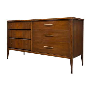 Free shipping within continental US - Vintage Mid Century Modern 6-Drawer Walnut Dresser by Broyhill Saga Line Signature Star Etching 