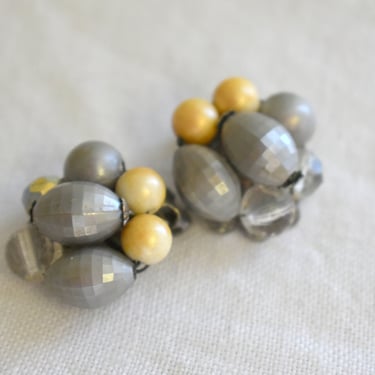 1960s Gray Plastic Bead Cluster Clip Earrings 