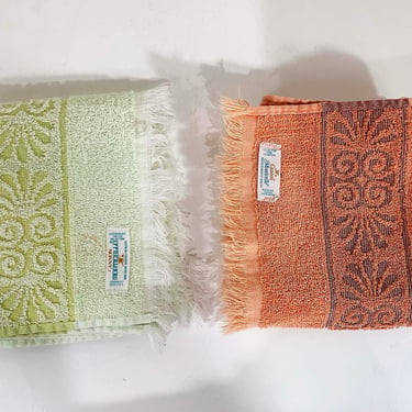 Vintage Set Pair 2 Mismatched Towels Hand Cloth Cannon Monticello Rust Orange Lime Green Brown Mid-Century 1970s 70s Terrycloth Sculptural 