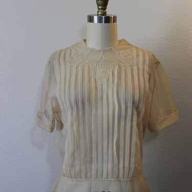 Vintage 1940s 50s Blousemaker Tan Nude Nylon Decorative Neckline Short Sleeve Blouse top Shirt  // Modern Size US 6 8 10 s med 
