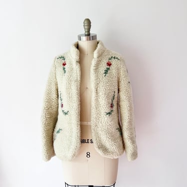 SIZE M Embroidered Sherpa Jacket in Cream / White Plush Cozy Vintage 1970s Coat / Fuzzy Embroidery Outerwear Unique 